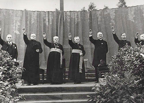 http://www.cristianesimo.it/cattonazismo/priests-salute.jpg